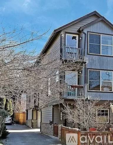 Main picture of 140 21st Ave E