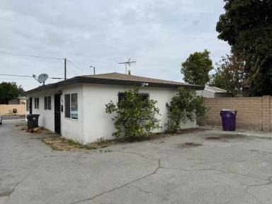 Main picture of 3640 Webster Ave