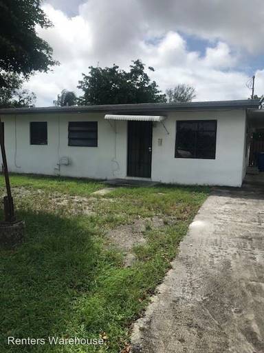 Main picture of 1624 NW 15th Pl