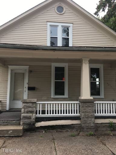 Main picture of 723 W 4th St