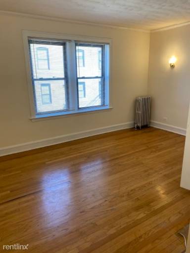 Main picture of 816 E 49th St