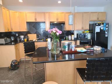 Main picture of 2839 W Nelson St