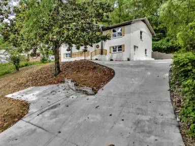Main picture of 917 Forrest Dr S