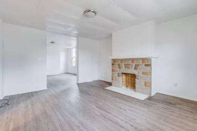 Main picture of 166 Knox Ave