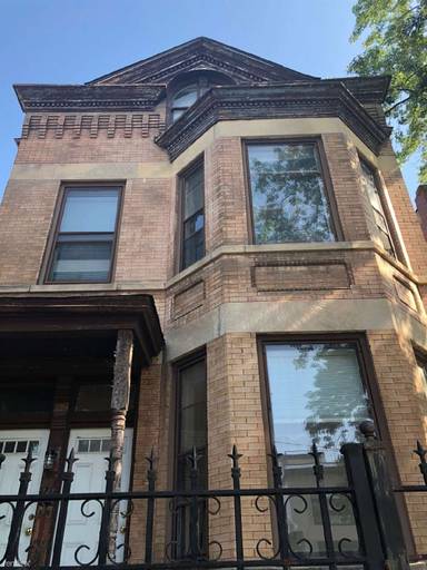 Main picture of 1932 W Superior St