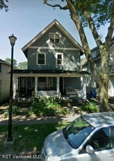 Main picture of 165 Pearl St