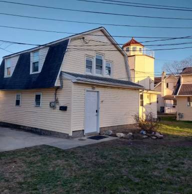 Main picture of 429B Guy Lombardo Ave