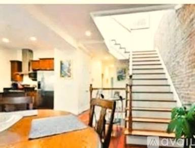 Main picture of 12 Follen St