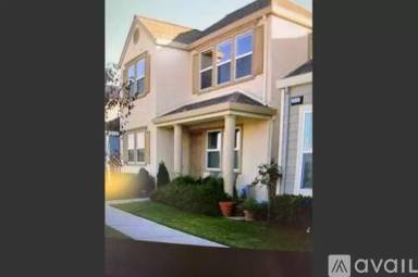Main picture of 2527 N Village Dr