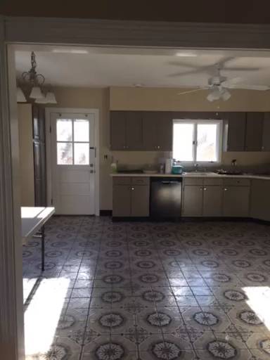 Main picture of 113 Riverside St
