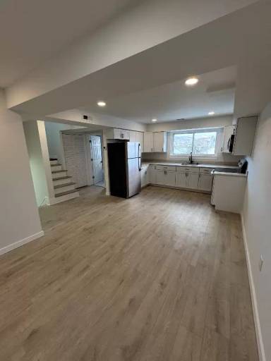 Main picture of 120 E 5th Ave