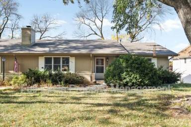 Main picture of 1222 S 118th St