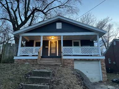 Main picture of 17 Clay St