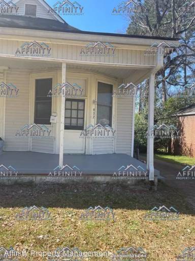 Main picture of 930 Summit Ave