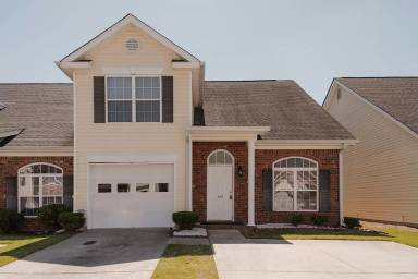 Main picture of 320 Hogan Way