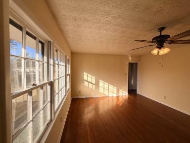 Main picture of 4112 Oak Dr