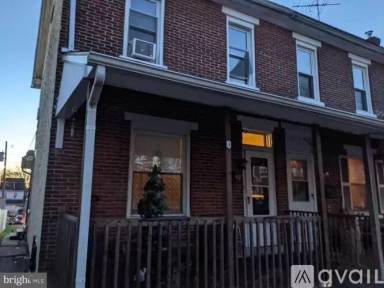 Main picture of 48 W 5th St