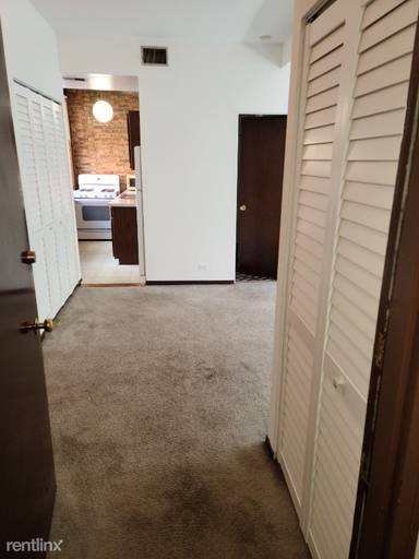 Main picture of 3535 N Southport Ave