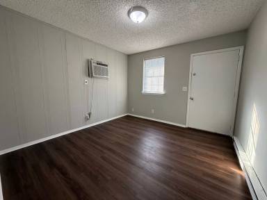 Main picture of 2303 Burns St