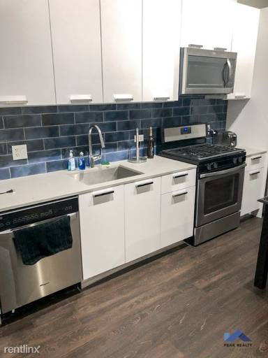 Main picture of 1435 N Wells St