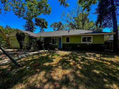 Main picture of 2105 Locust St