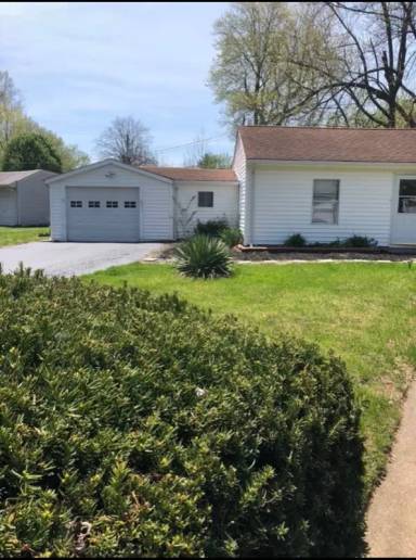Main picture of 33 Florval Dr