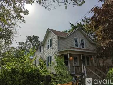 Main picture of 902 York St