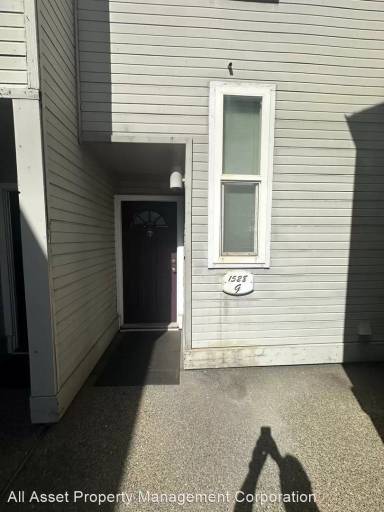 Main picture of 1528 Hood Rd