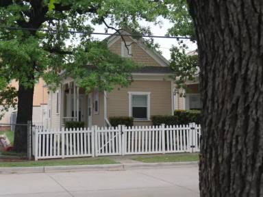 Main picture of 1411 N Commerce St