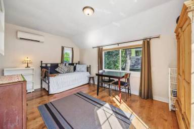 Main picture of 142 1/2 B St