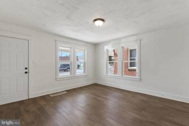 Main picture of 131 S Clinton St