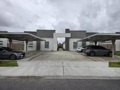 Main picture of 421 E Acacia St