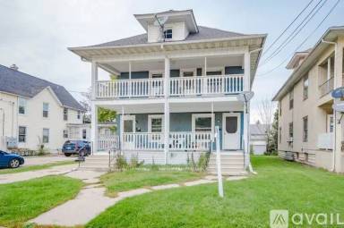 Main picture of 1127 Pleasant St