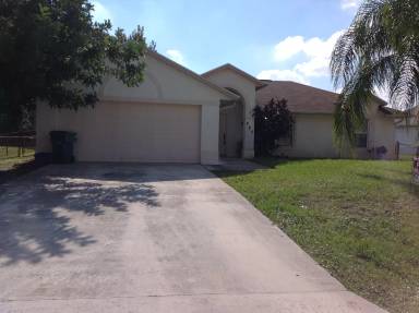 Main picture of 986 SW North Globe Ave