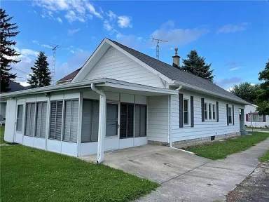 Main picture of 230 E 11th St