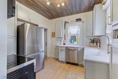Main picture of 1545 4th Ave S