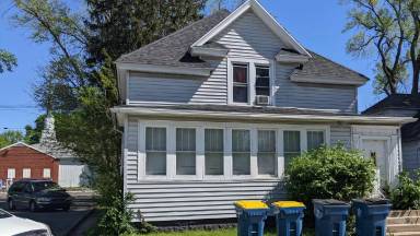 Main picture of 838 E 3rd St