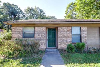 Main picture of 405 Wade Ln