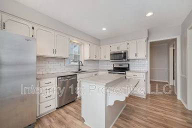 Main picture of 6410 NW Hilldale Dr