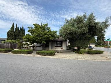 Main picture of 34897 Busby Way