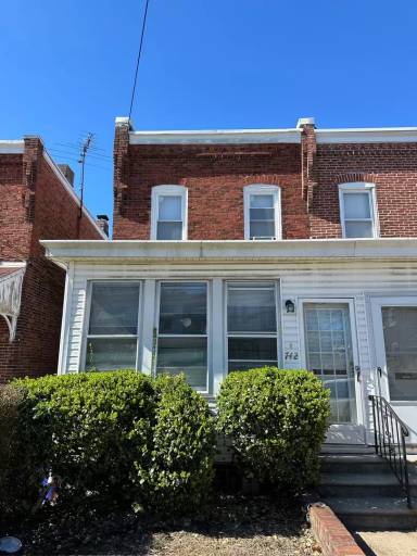 Main picture of 742 Jeffrey St