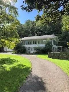 Main picture of 905 Hitt Ln