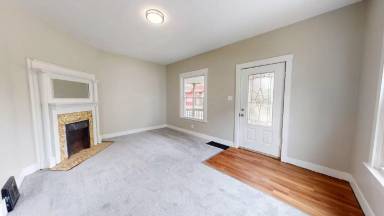 Main picture of 2027 W 105th St