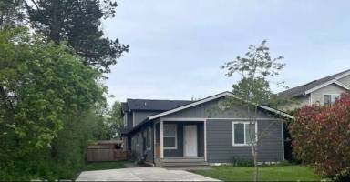 Main picture of 717 E St