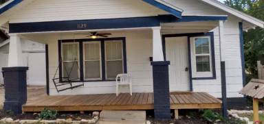 Main picture of 1129 E 10th St