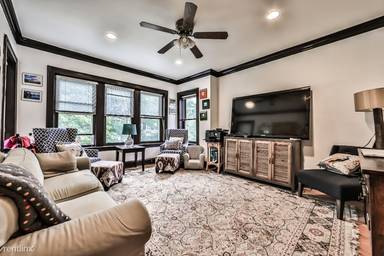 Main picture of 2451 W Belle Plaine Ave