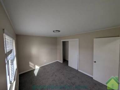 Main picture of 412 Holiday Dr