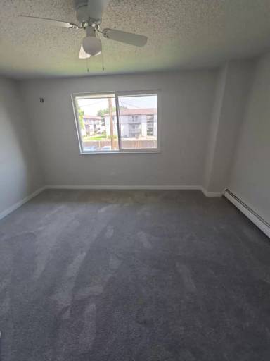 Main picture of 4380 Moore St