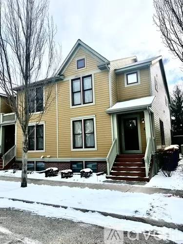 Main picture of 920 Blodgett St SE