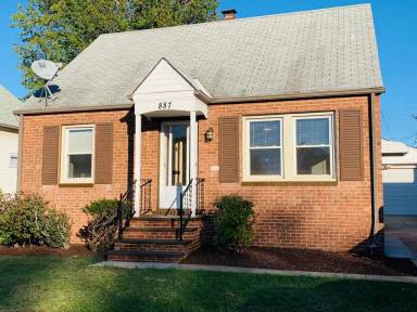 Main picture of 895 E 237th St